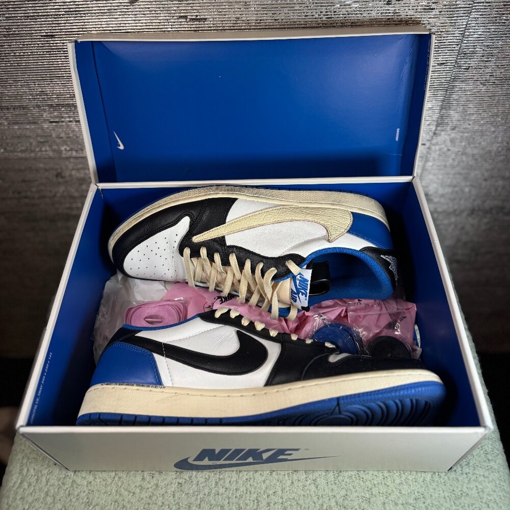 Jordan 1 Retro Low OG SP Fragment x Travis Scott